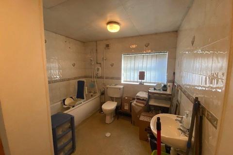 43 Whitegate Avenue, Chadderton, Oldham, OL9 8AH