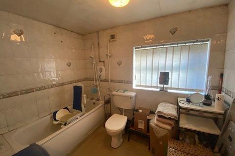 43 Whitegate Avenue, Chadderton, Oldham, OL9 8AH