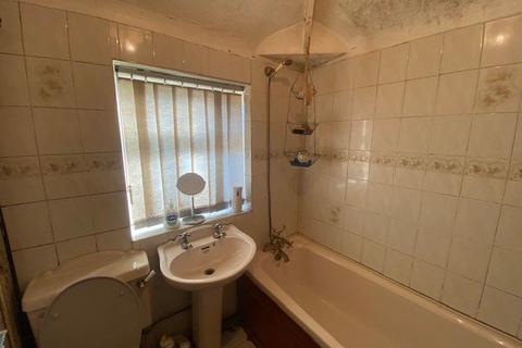 43 Whitegate Avenue, Chadderton, Oldham, OL9 8AH