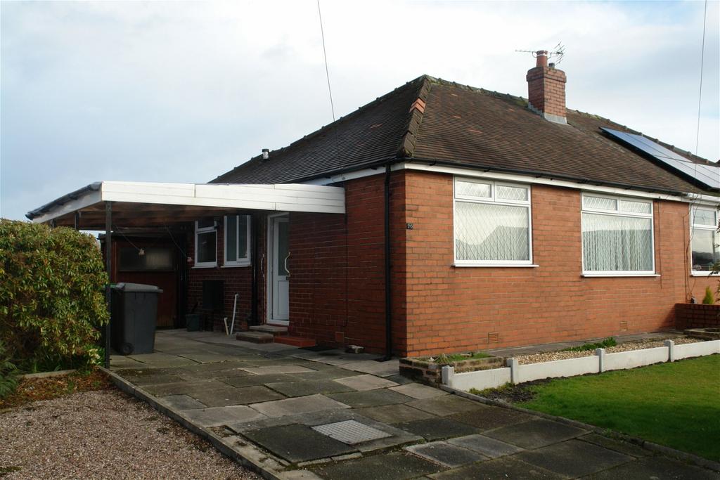 Oakbank Avenue, Chadderton, Oldham, OL9 0PP 2 bed semidetached
