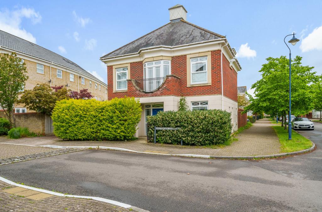 Dettingen Crescent, Deepcut, Camberley, Surrey, GU16 5 bed detached