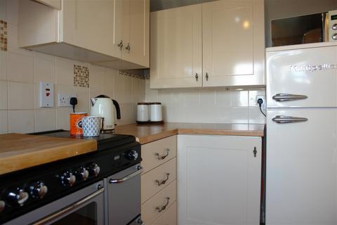 7 Hill View Close, Oldham, OL1 4JB
