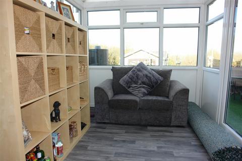7 Hill View Close, Oldham, OL1 4JB