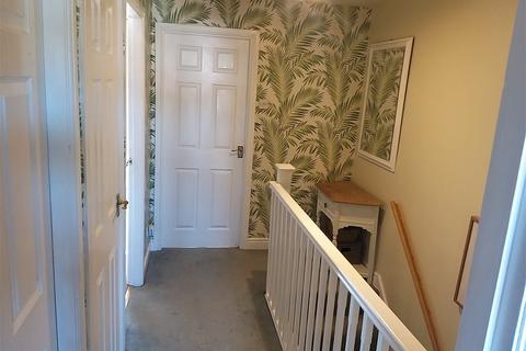 7 Hill View Close, Oldham, OL1 4JB