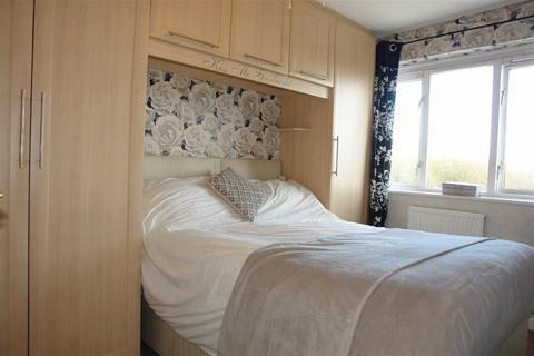 7 Hill View Close, Oldham, OL1 4JB