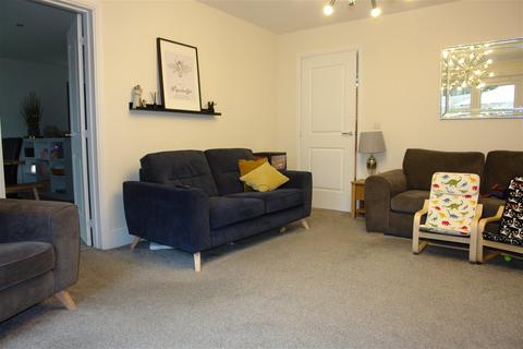 11 Fairfax Close, Chadderton, Oldham, OL9 9FQ
