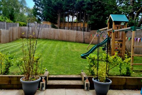 11 Fairfax Close, Chadderton, Oldham, OL9 9FQ