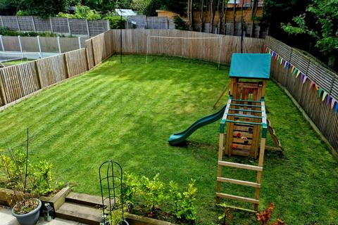 11 Fairfax Close, Chadderton, Oldham, OL9 9FQ