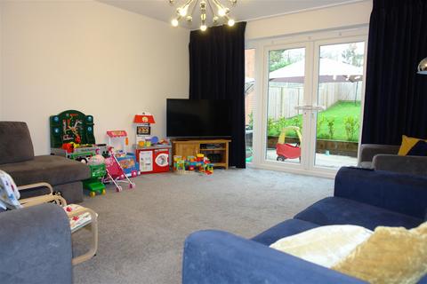 11 Fairfax Close, Chadderton, Oldham, OL9 9FQ