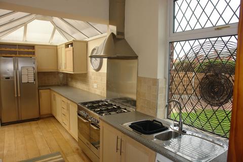 1 Thatch Leach, Chadderton, Oldham, OL9 9QX