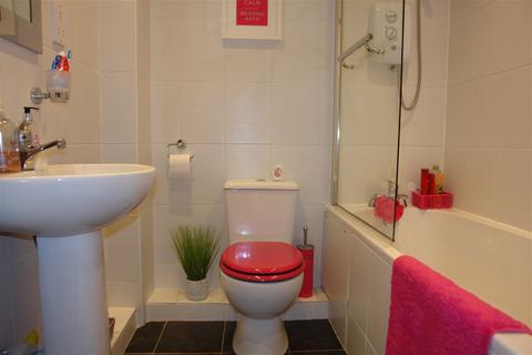 6 Vorlich Drive, Chadderton, Oldham, OL9 0NY