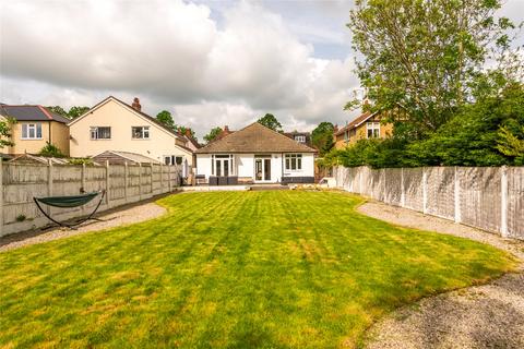 3 bedroom bungalow for sale - Bearton Avenue, Hitchin, Hertfordshire, SG5