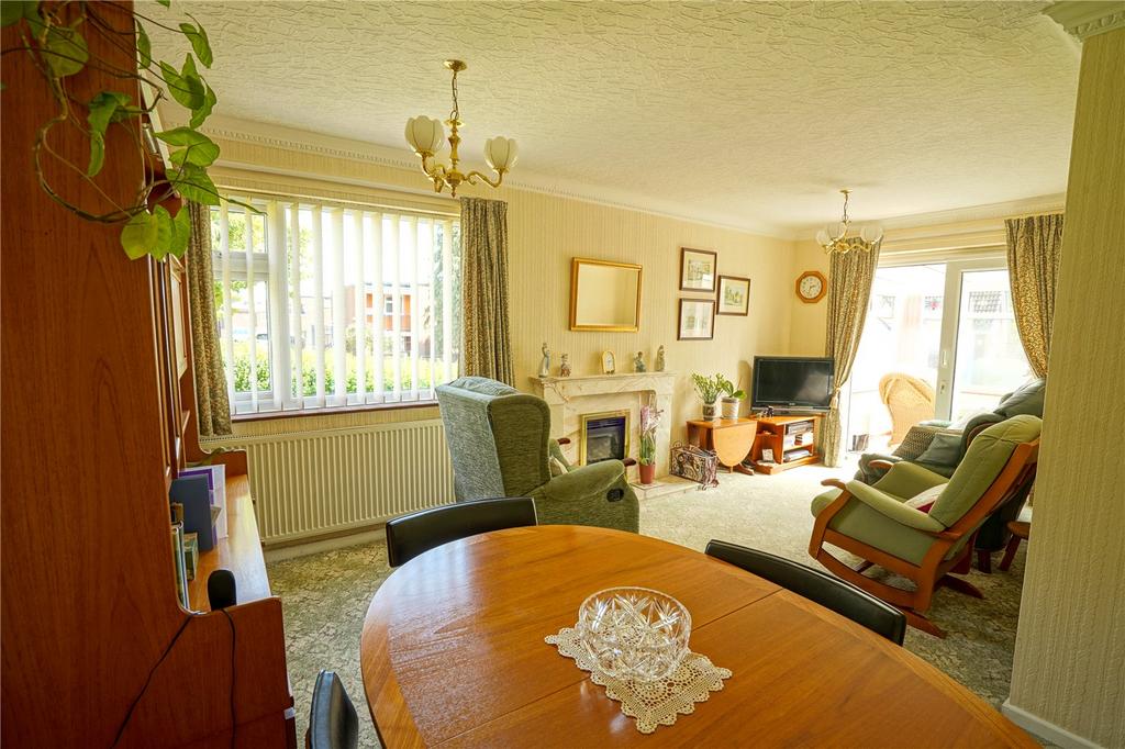 Rotherham Road, Maltby, Rotherham, South Yorkshire, S66 3 bed bungalow