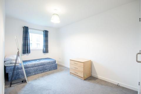 3 bedroom house to rent, 2860L – Muirhouse Loan, Edinburgh, EH4 4NZ