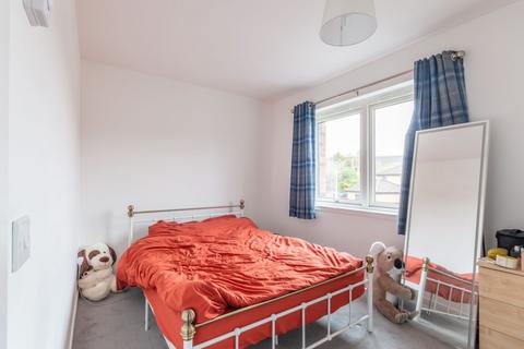 3 bedroom house to rent, 2860L – Muirhouse Loan, Edinburgh, EH4 4NZ