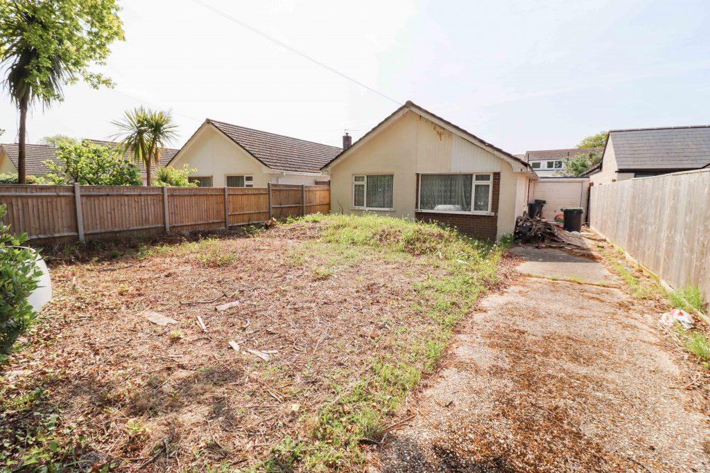 Salterns Lane, Hayling Island 3 bed detached bungalow for sale £375,000