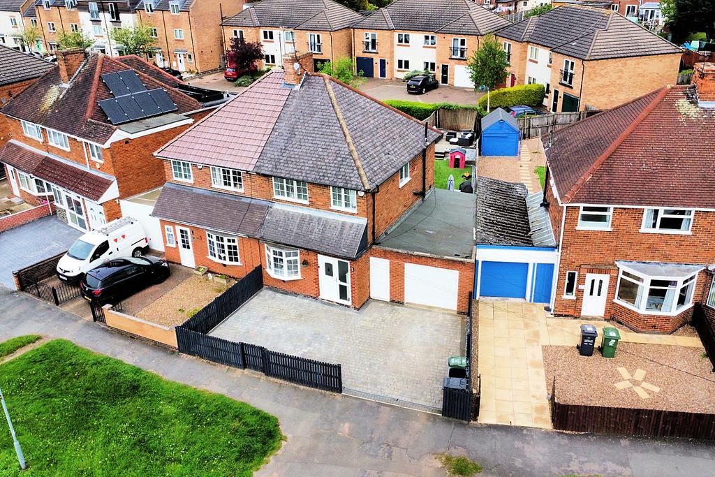 Sandiacre Drive, Thurmaston, LE4 3 bed semidetached house £285,000