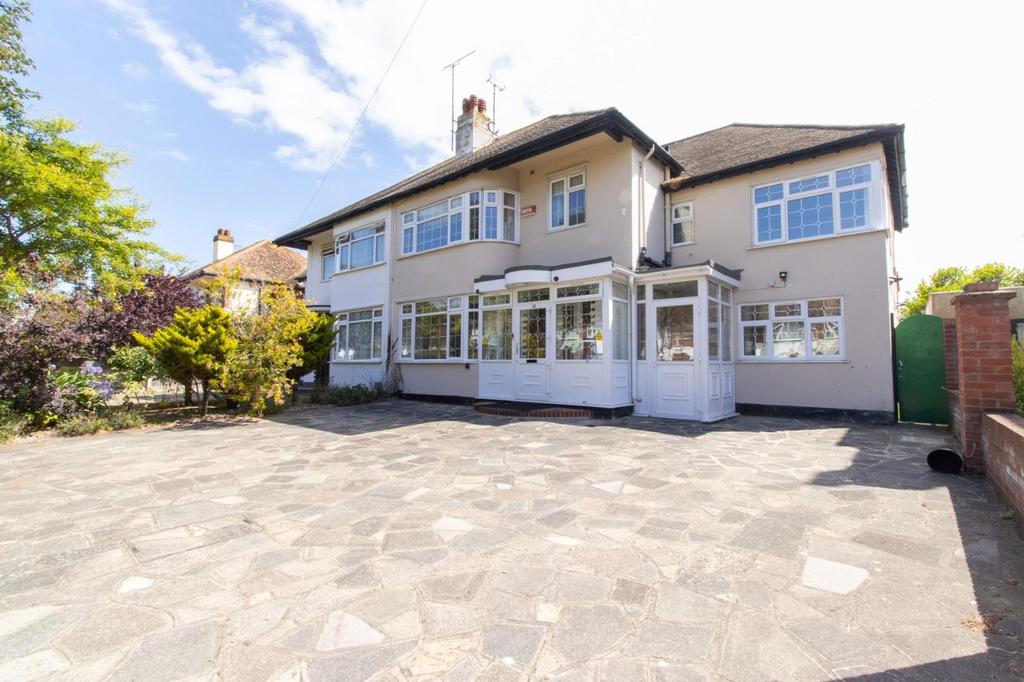Gloucester Avenue, Margate, CT9 6 bed semidetached house £540,000