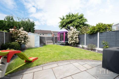 4 bedroom semi-detached house for sale - Ilfracombe Crescent, Hornchurch