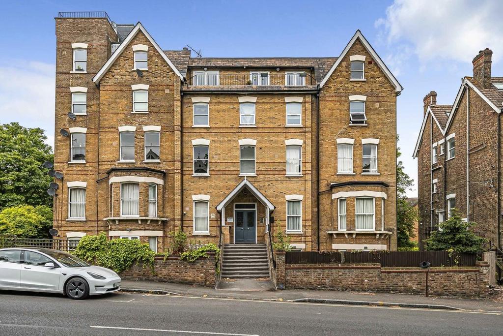 Crystal Palace Park Road, Sydenham 2 bed flat for sale £375,000