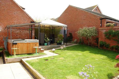 10 Bishops Meadow, Long Buckby, Northampton, NN6 7WG