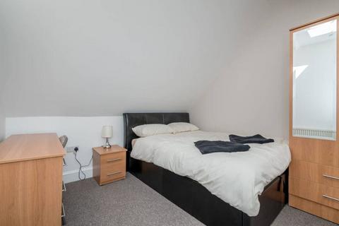 10 bedroom flat share to rent, 46P South Clerk Street, Edinburgh, EH8 9PR