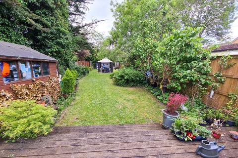 undefined, Wraysbury, Berkshire