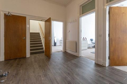 undefined, 0465L Leith Walk, Edinburgh, EH6 8SA