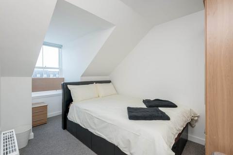 5 bedroom flat share to rent, 55P – Hunter Square, Edinburgh, EH1 1QW