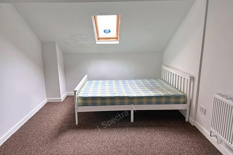 3 bedroom flat to rent, Grove Lane, Handsworth, Birmingham B20 2EY