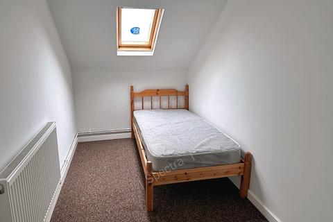 3 bedroom flat to rent, Grove Lane, Handsworth, Birmingham B20 2EY