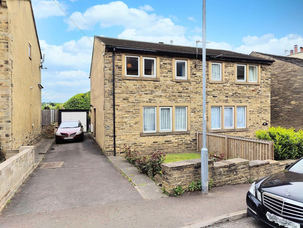 Bonegate Road, Brighouse HD6 3 bed detached house for sale £239,950