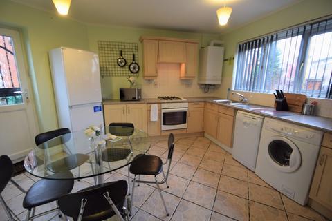 3 bedroom semi-detached house to rent, Warde Street, Hulme, Manchester. M15 5TG