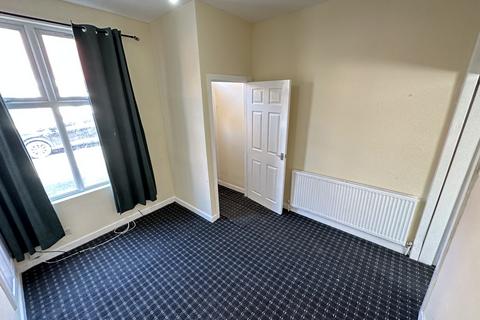 2 bedroom terraced house to rent, Damien Street, Manchester, M12