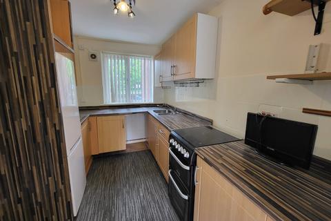 2 bedroom terraced house to rent, Moss Lane West, Manchester. M15 5PD