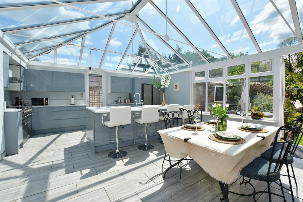 Hollywood Lane, West Kingsdown... 4 bed detached bungalow £650,000