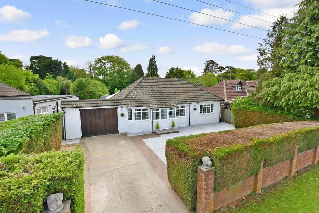 Hollywood Lane, West Kingsdown... 4 bed detached bungalow for sale £