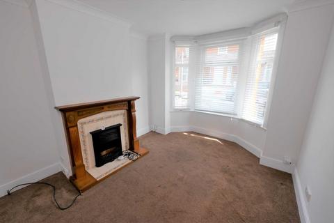 2 bedroom house to rent, Waddesdon Road, Dovercourt