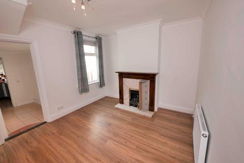 2 bedroom house to rent, Waddesdon Road, Dovercourt