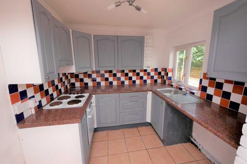 2 bedroom house to rent, Waddesdon Road, Dovercourt