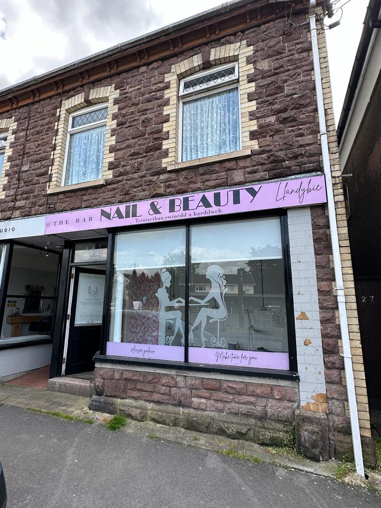 High Street, Llandybie SA18 Shop to rent £400 pcm (£92 pw)