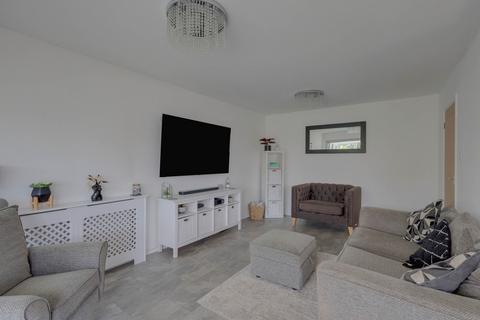 15 Cambridge Gardens, Rochford, SS4 3AU