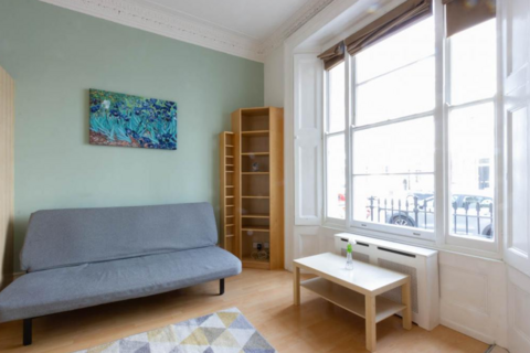 Studio to rent, Belgrave Road, Pimlico, London, SW1V