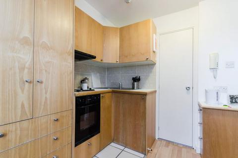 Studio to rent, Penywern Road, Earls Court, London, SW5