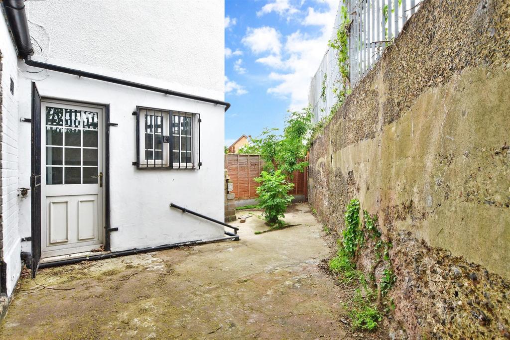 Surrey Road, Barking, Essex 1 bed end of terrace house for sale £275,000