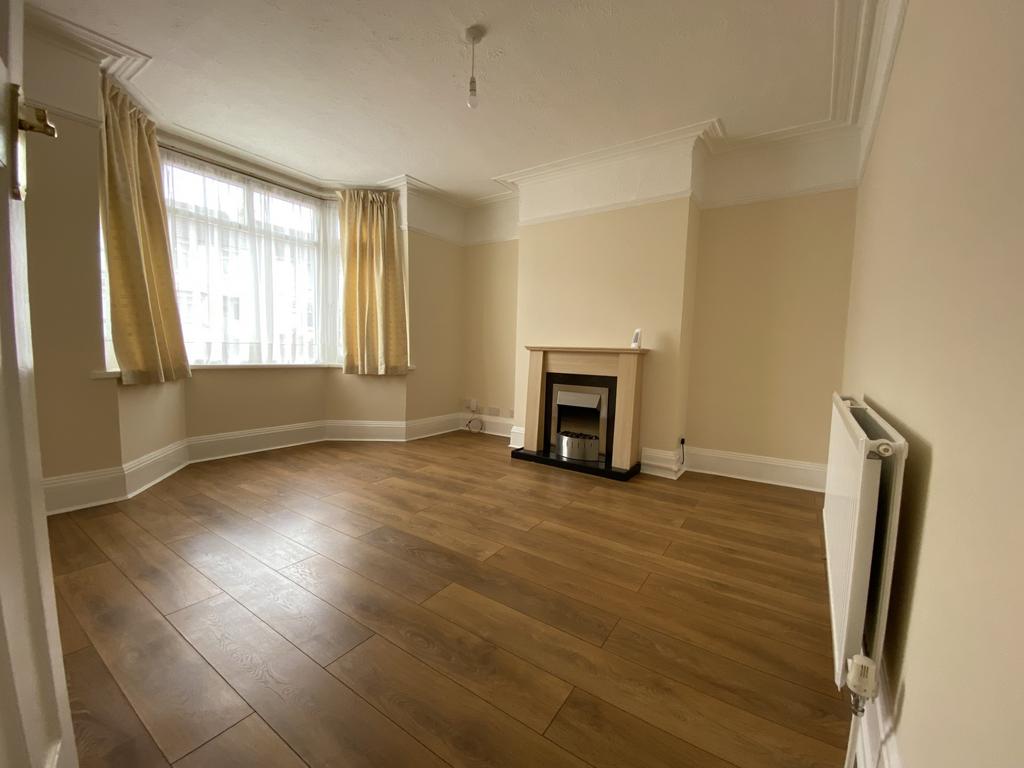 Sturdee Avenue, Gillingham, Kent, ME7 3 bed semidetached house for sale £375,000