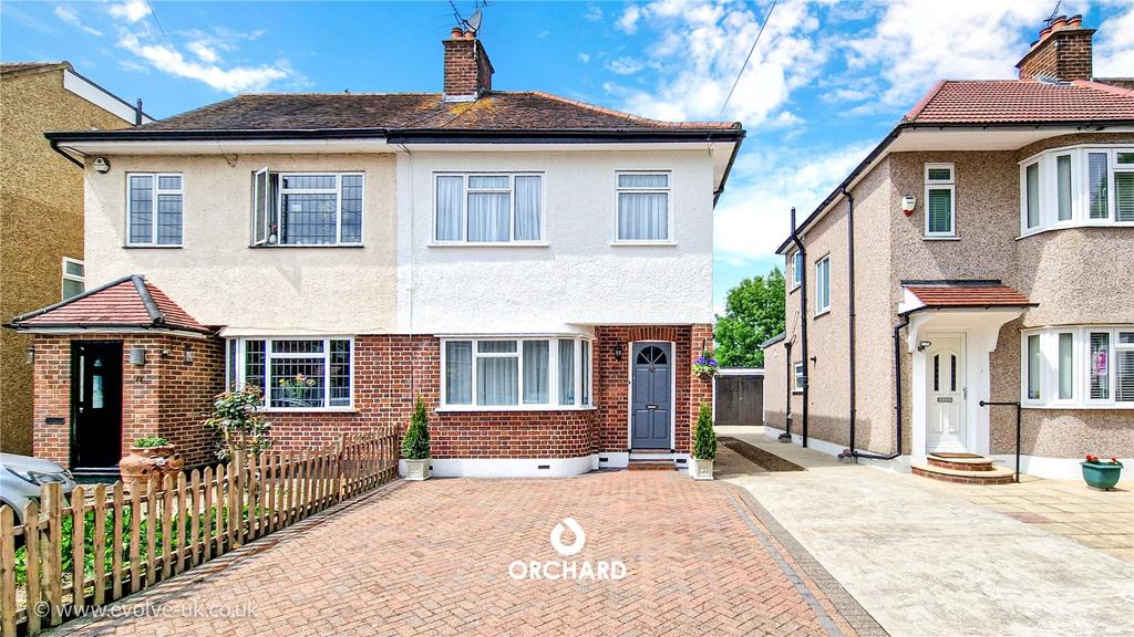Burnham Avenue, Ickenham, Middlesex, UB10 3 bed semidetached house for