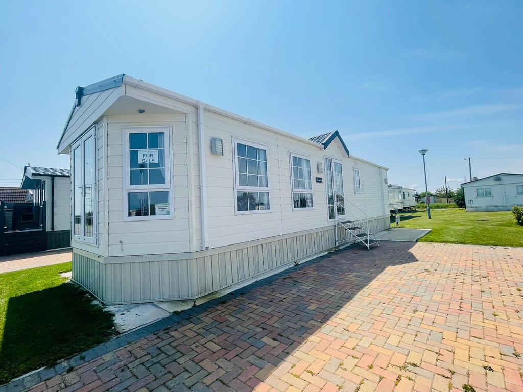 Southminster, Essex, CM0 2 bed park home for sale £72,500