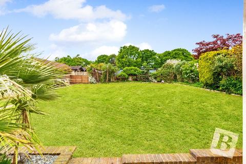 3 bedroom detached bungalow for sale - Christchurch Avenue, Wickford, Essex, SS12