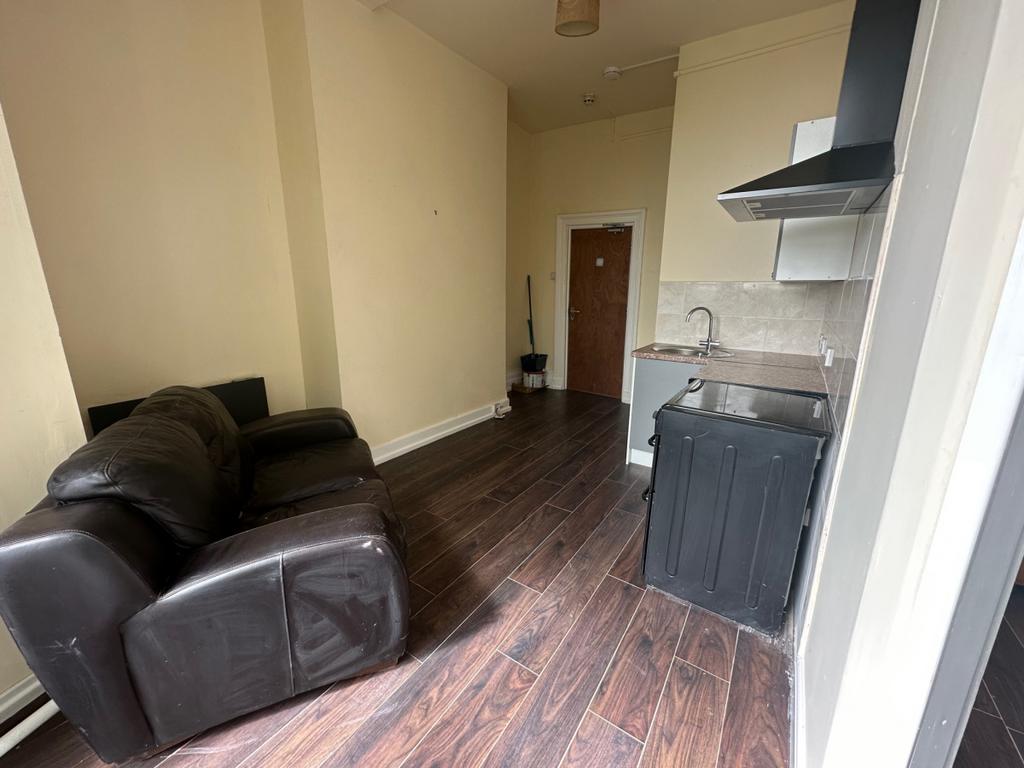 Studio 11, 41-43 Tulketh Crescent